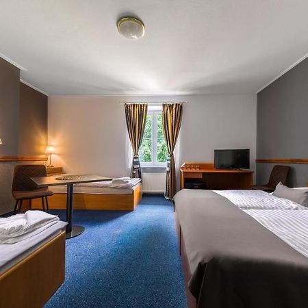 Prague Hotel Carl Inn Restaurant & Free Parking Dış mekan fotoğraf