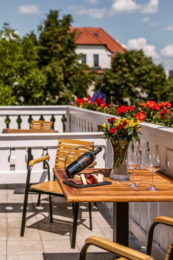 Prague Hotel Carl Inn Restaurant & Free Parking Dış mekan fotoğraf