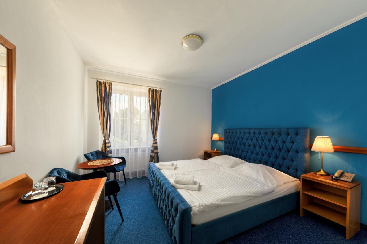Prague Hotel Carl Inn Restaurant & Free Parking Dış mekan fotoğraf