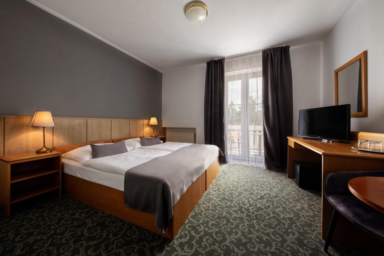Prague Hotel Carl Inn Restaurant & Free Parking Dış mekan fotoğraf